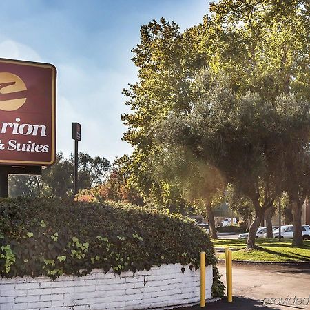 Days Inn By Wyndham Stockton Bagian luar foto