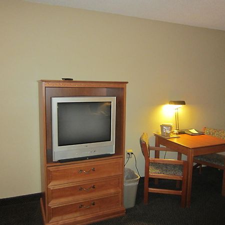 Days Inn By Wyndham Stockton Bagian luar foto