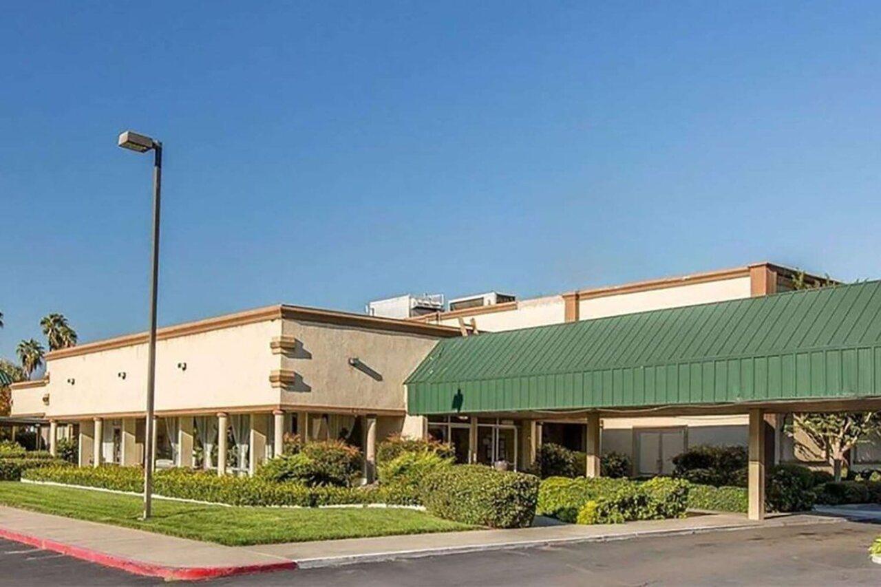 Days Inn By Wyndham Stockton Bagian luar foto