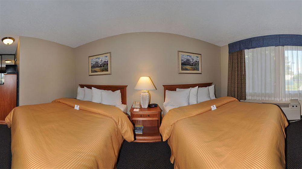 Days Inn By Wyndham Stockton Bagian luar foto