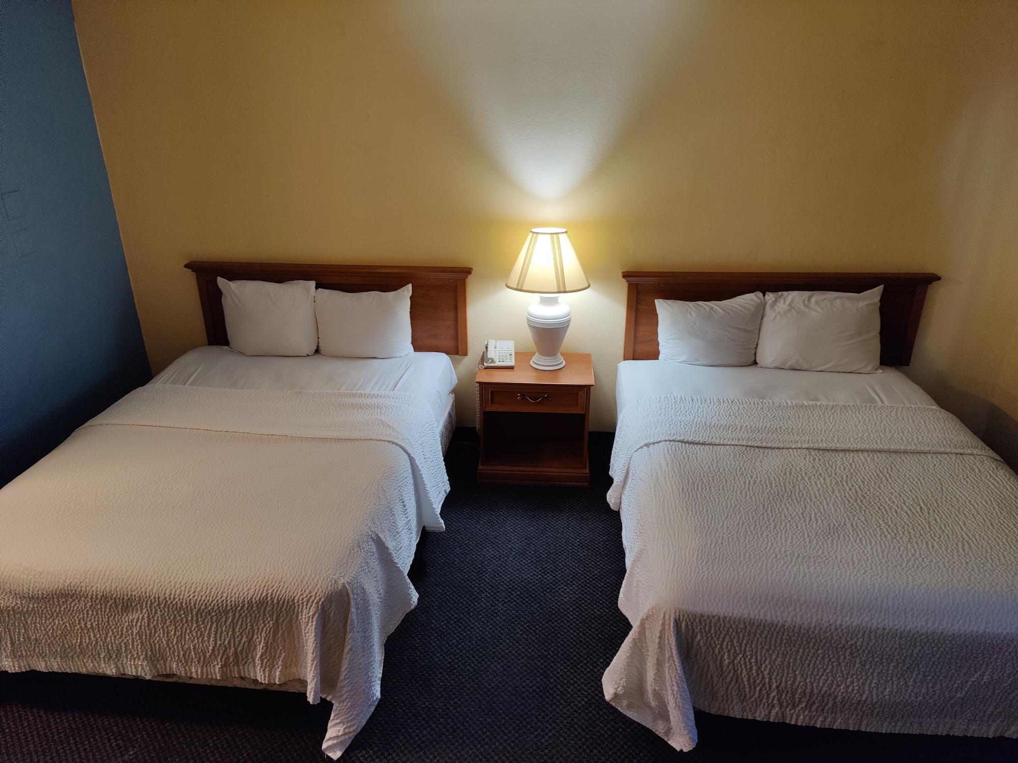 Days Inn By Wyndham Stockton Bagian luar foto