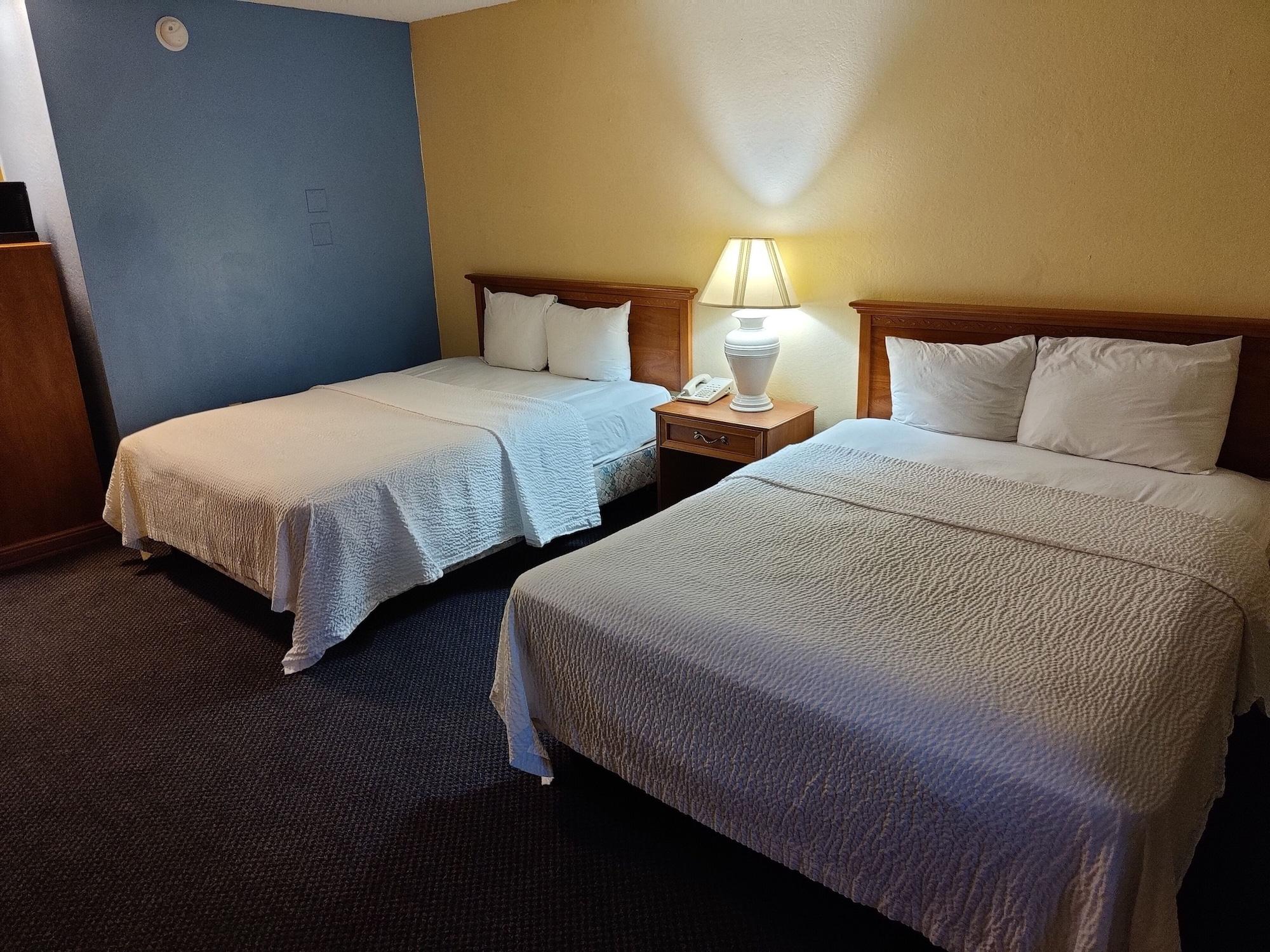 Days Inn By Wyndham Stockton Bagian luar foto