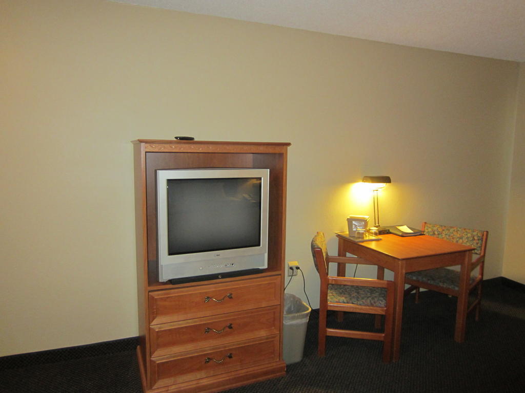 Days Inn By Wyndham Stockton Bagian luar foto