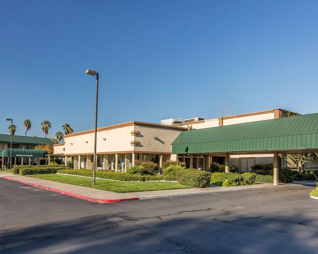 Days Inn By Wyndham Stockton Bagian luar foto
