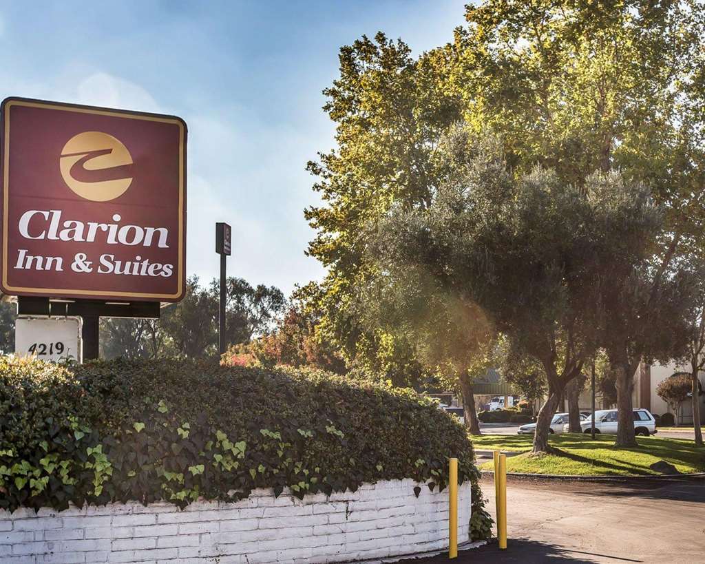 Days Inn By Wyndham Stockton Bagian luar foto