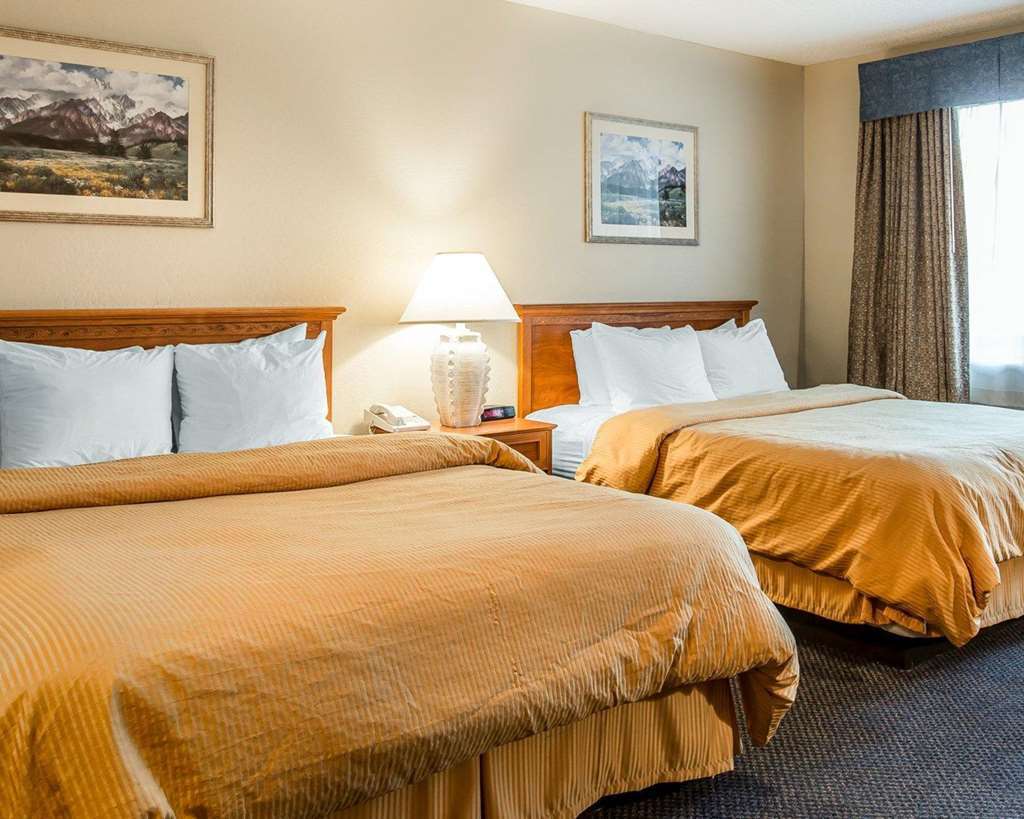 Days Inn By Wyndham Stockton Bagian luar foto