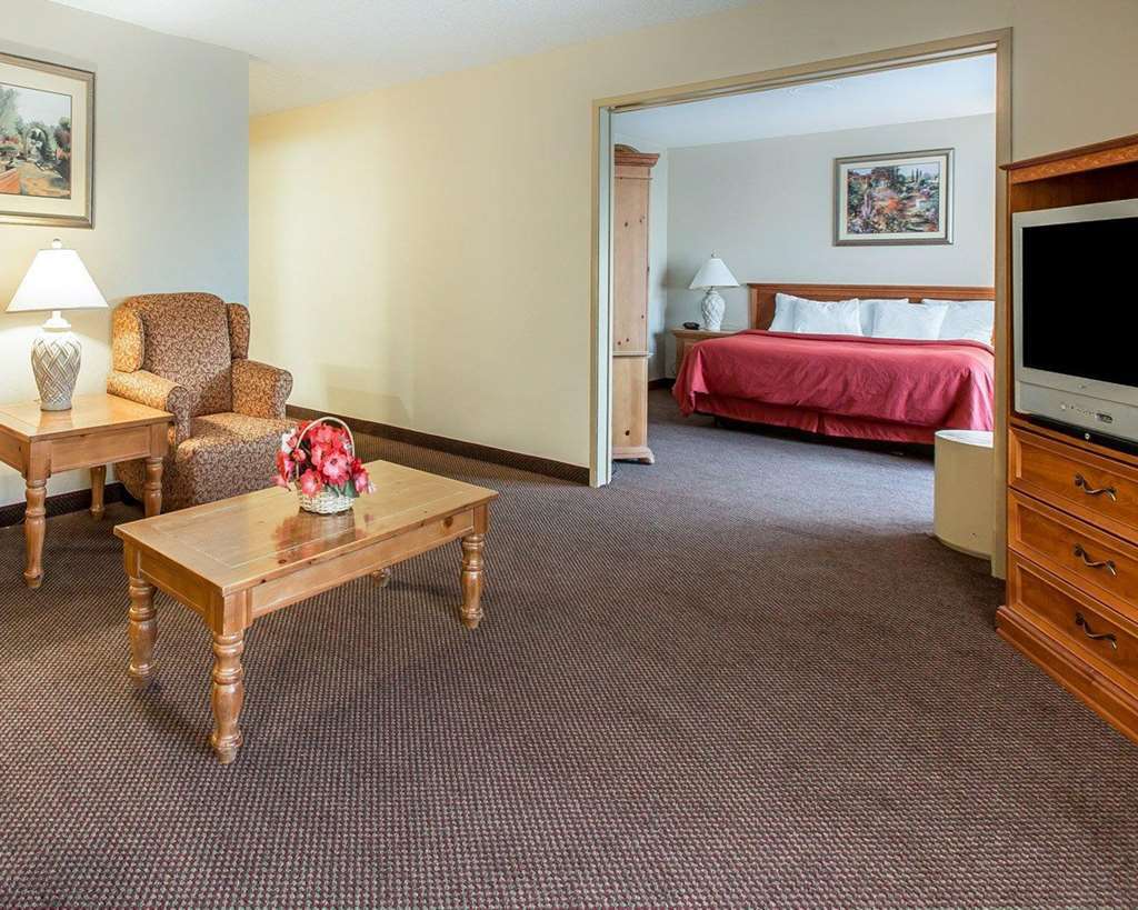 Days Inn By Wyndham Stockton Bagian luar foto