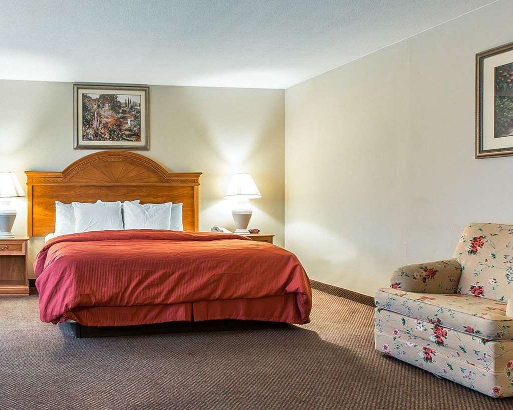 Days Inn By Wyndham Stockton Bagian luar foto
