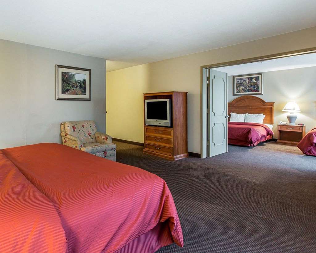 Days Inn By Wyndham Stockton Bagian luar foto