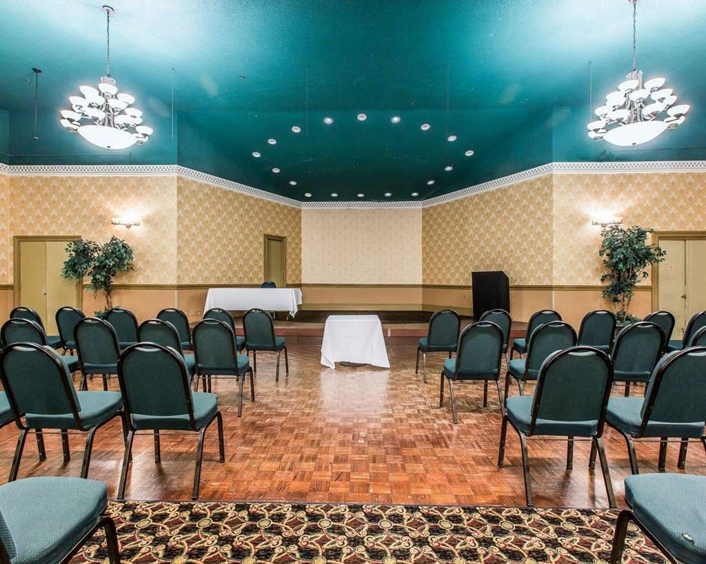 Days Inn By Wyndham Stockton Bagian luar foto